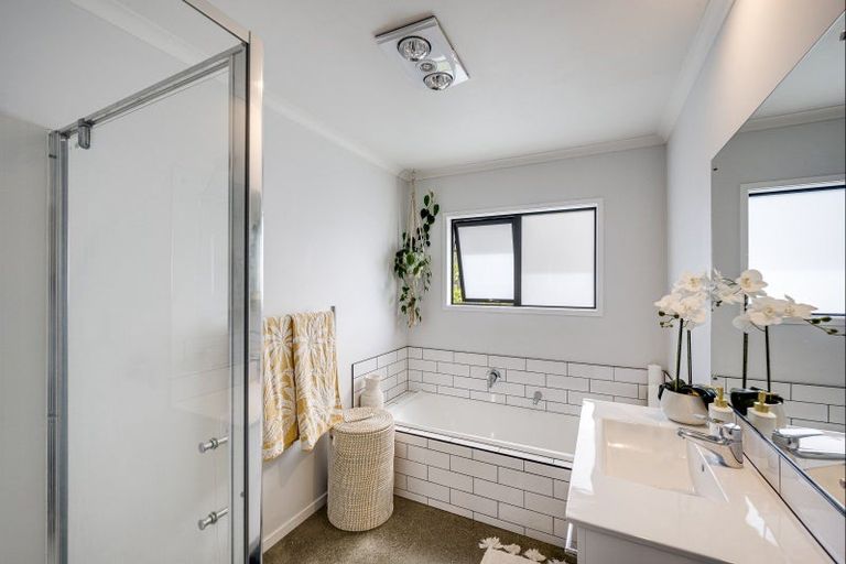 Photo of property in 105 Puketapu Road, Taradale, Napier, 4112