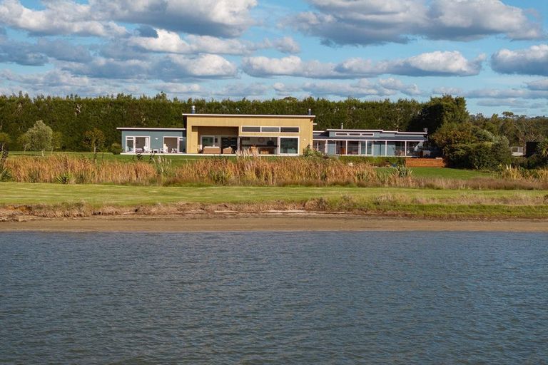 Photo of property in 37 Pahoia Beach Road, Whakamarama, Tauranga, 3172