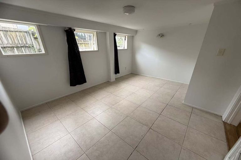 Photo of property in 18a Dallinghoe Crescent, Milford, Auckland, 0620