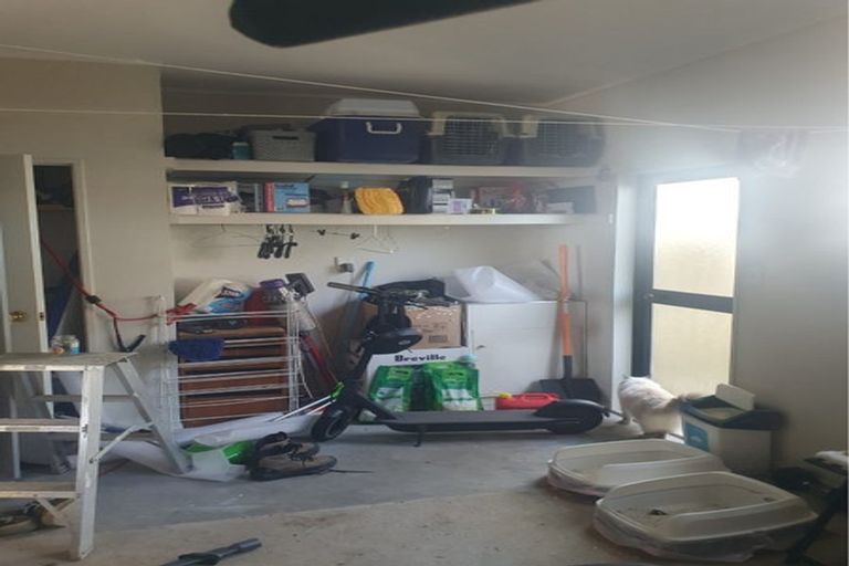 Photo of property in 1/20 Barbados Drive, Unsworth Heights, Auckland, 0632