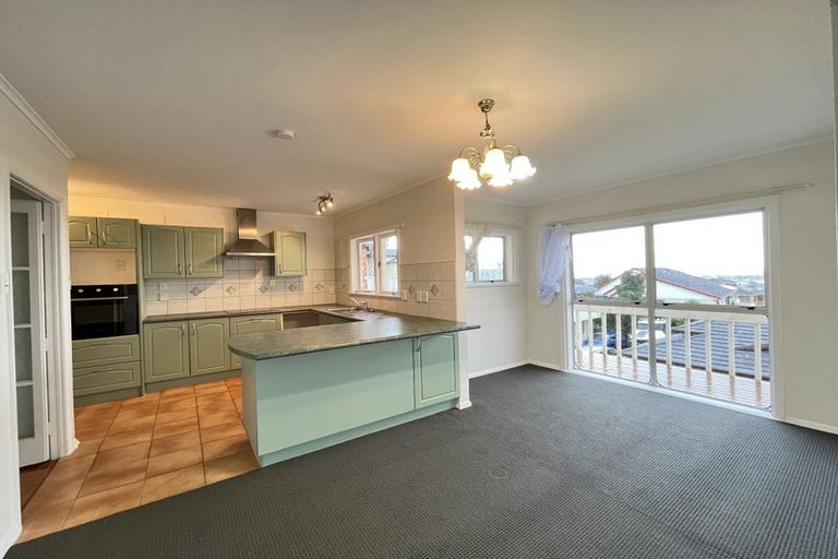 Photo of property in 75 Bradbury Road, Botany Downs, Auckland, 2010