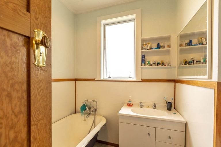 Photo of property in 16 Goodger Street, Waipukurau, 4200