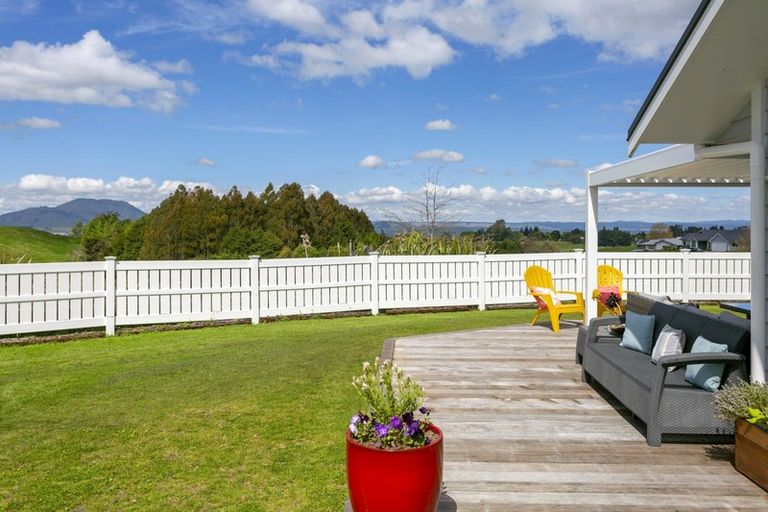 Photo of property in 97 Loch Views Road, Acacia Bay, Taupo, 3385