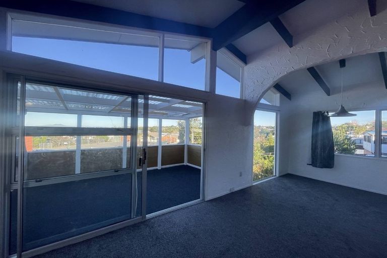 Photo of property in 779 East Coast Road, Northcross, Auckland, 0630