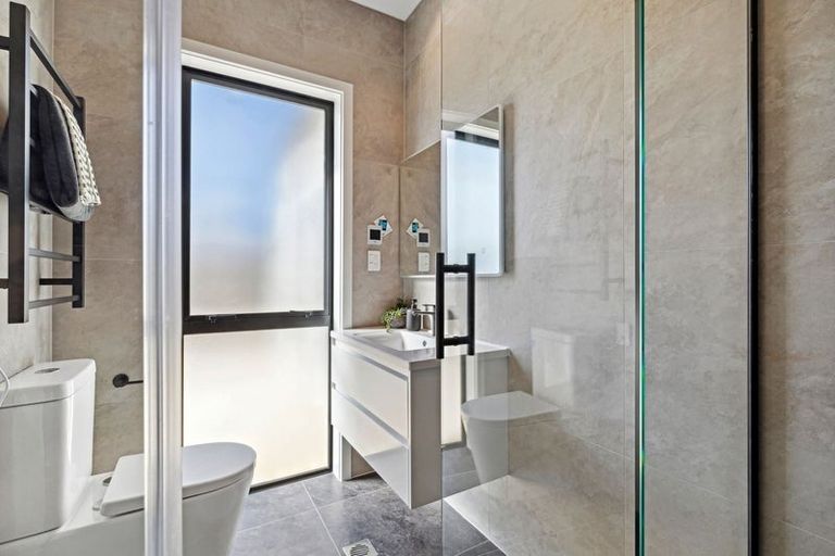 Photo of property in 11 Lewis Younie Road, Kumeu, 0810