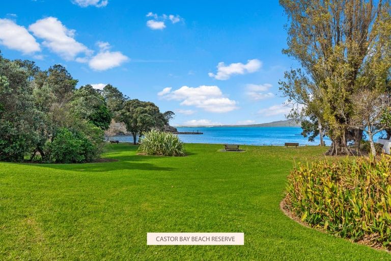 Photo of property in 73 Beach Road, Castor Bay, Auckland, 0620