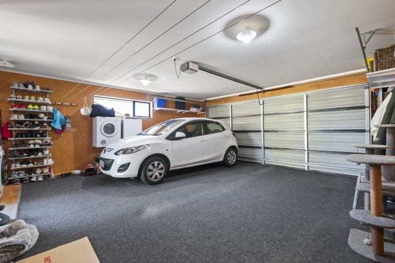 Photo of property in 36 Geneva Terrace, Kelvin Grove, Palmerston North, 4414