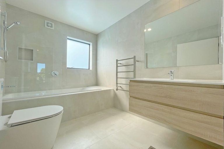 Photo of property in 7/105 Hobsonville Road, West Harbour, Auckland, 0618