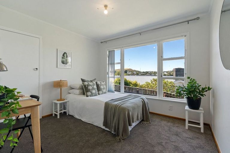 Photo of property in 26 Stewart Drive, Newlands, Wellington, 6037