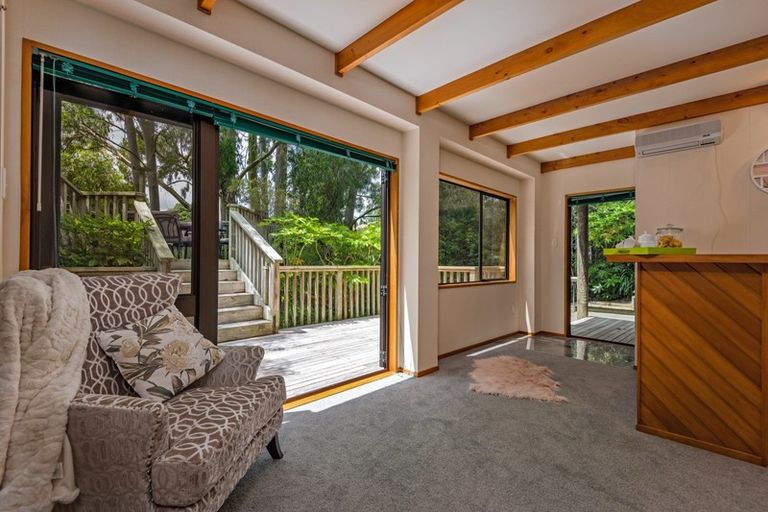 Photo of property in 28 Springdale Grove, Fitzherbert, Palmerston North, 4410