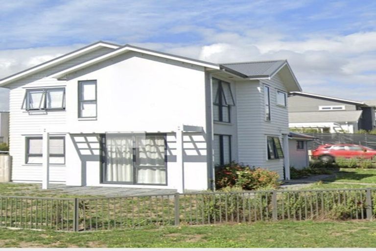 Photo of property in 2 Manutewhau Road, Massey, Auckland, 0614