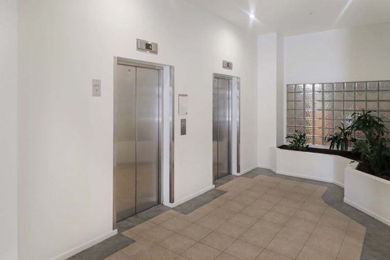 Photo of property in Stadium Garden Flats, 209/107 Thorndon Quay, Pipitea, Wellington, 6011