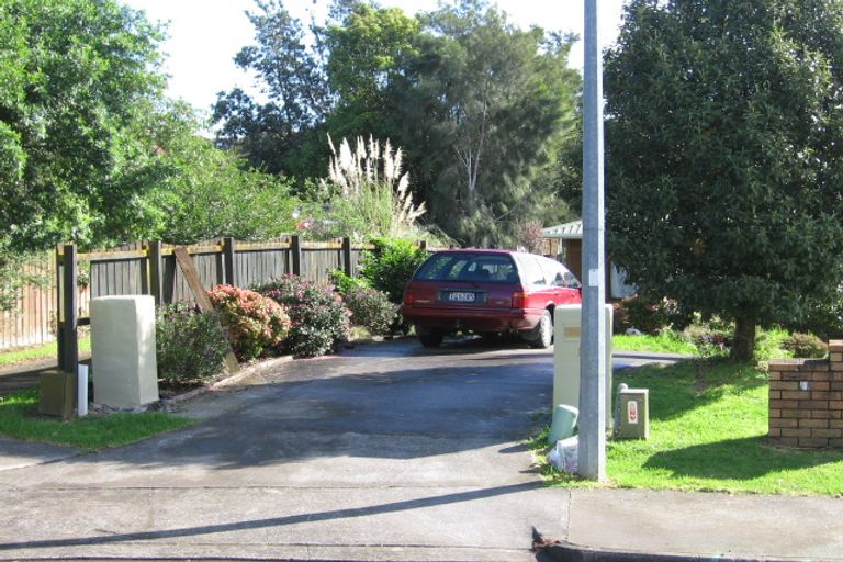 Photo of property in 13 Sheffield Place, Botany Downs, Auckland, 2010