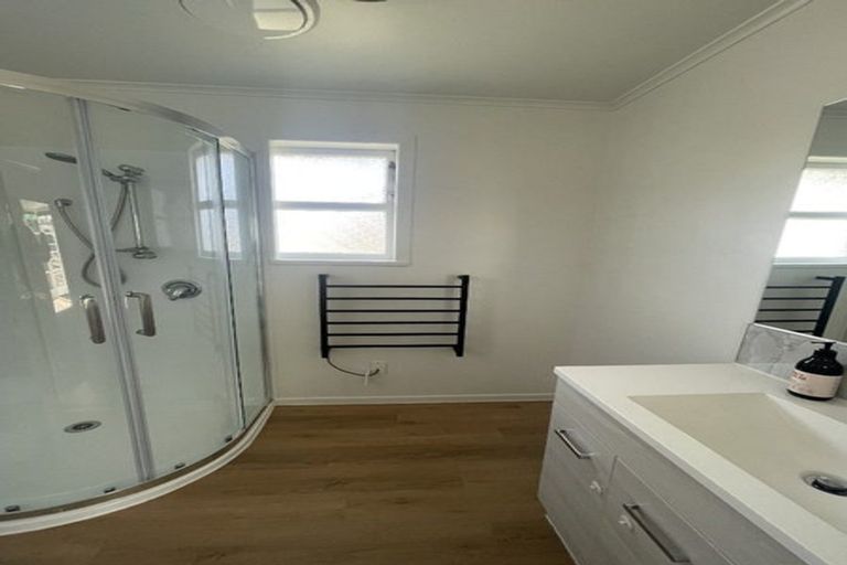 Photo of property in 5 Birdie Place, Red Beach, 0932