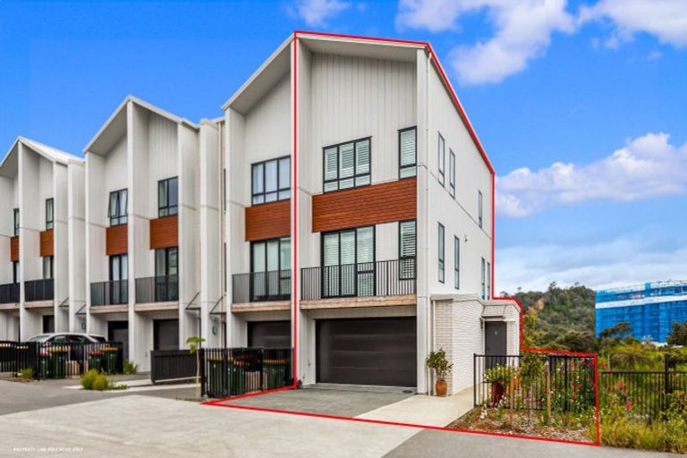 Photo of property in 15 Patrol Lane, Hobsonville, 0616