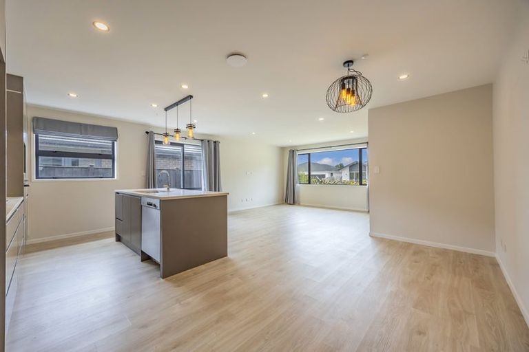 Photo of property in 9 Moemoea Avenue, Kumeu, 0810