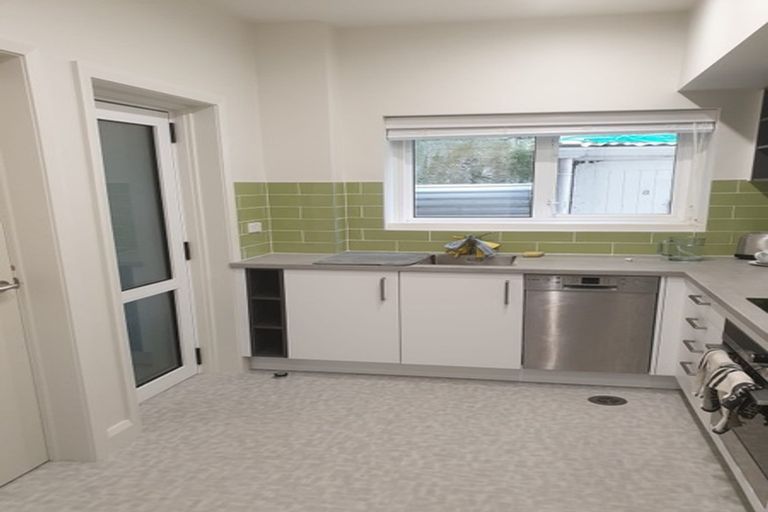 Photo of property in Fountain Court, 9/48 Oriental Parade, Oriental Bay, Wellington, 6011