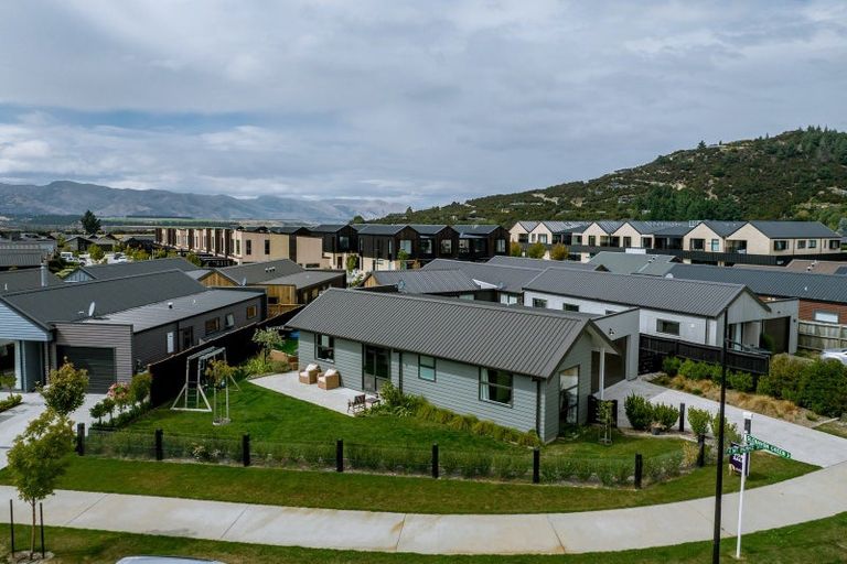 Photo of property in 8 Mount Burke Street, Wanaka, 9305