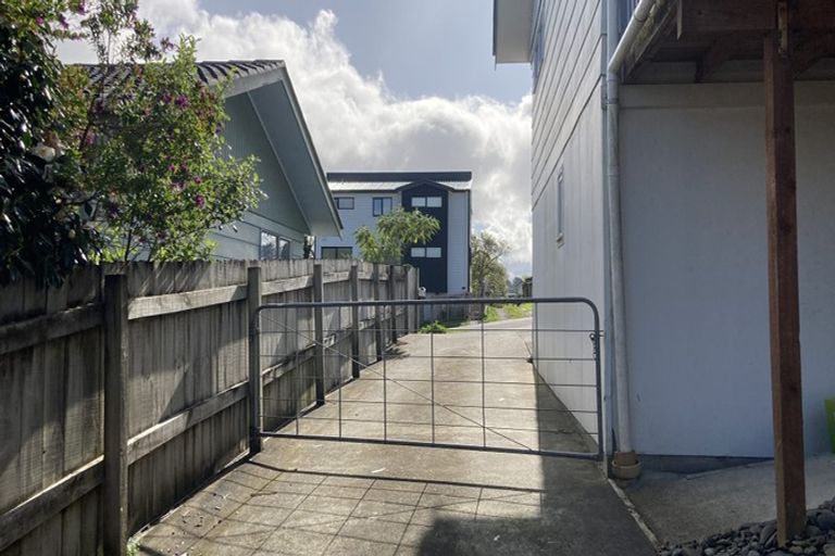 Photo of property in 30 Redwood Drive, Massey, Auckland, 0614