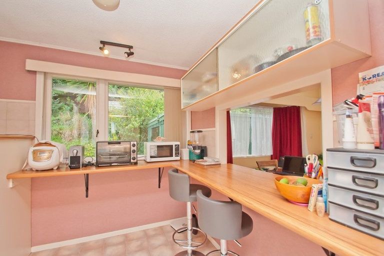 Photo of property in 16 Cypress Place, Sunnynook, Auckland, 0620