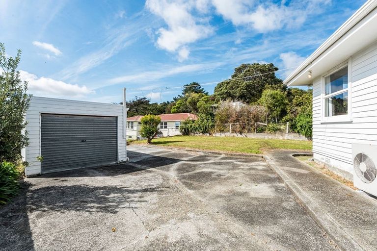 Photo of property in 18 Beazley Avenue, Paparangi, Wellington, 6037