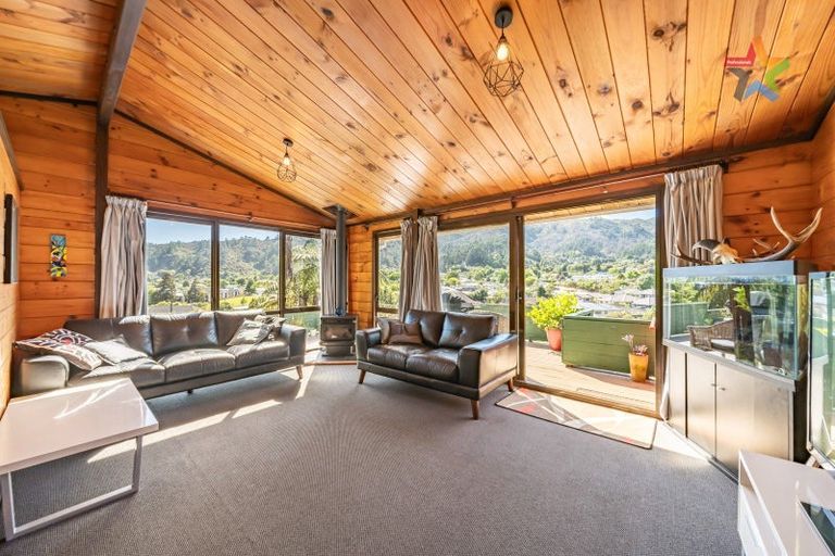 Photo of property in 30 Korau Grove, Stokes Valley, Lower Hutt, 5019