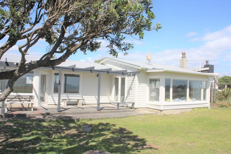 Photo of property in 59 Field Way, Waikanae Beach, Waikanae, 5036