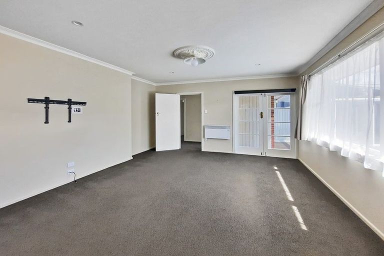 Photo of property in 124 Gayhurst Road, Dallington, Christchurch, 8061