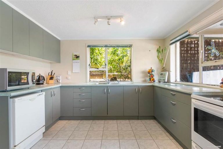 Photo of property in 2/32 Rapallo Place, Farm Cove, Auckland, 2012