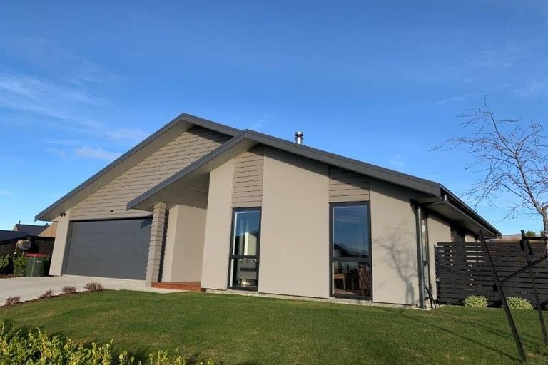 Photo of property in 43 Obelisk Street, Wanaka, 9305