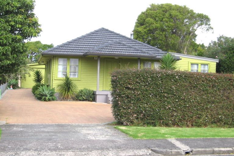 Photo of property in 18 Moor Avenue, Te Atatu Peninsula, Auckland, 0610