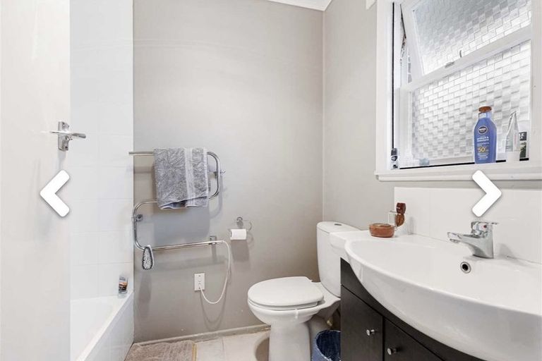 Photo of property in 2/29 Howard Road, Northcote, Auckland, 0627