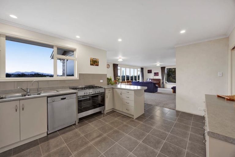 Photo of property in 21 Longview Drive, Merrilands, New Plymouth, 4312