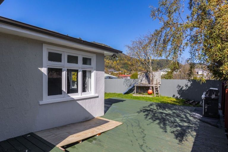 Photo of property in 49 Hampden Street, Picton, 7220