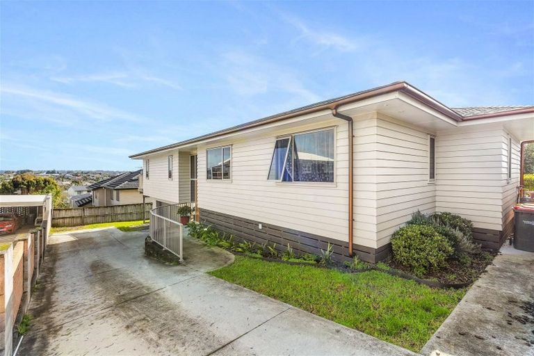 Photo of property in 27a Kirrie Avenue, Te Atatu South, Auckland, 0610