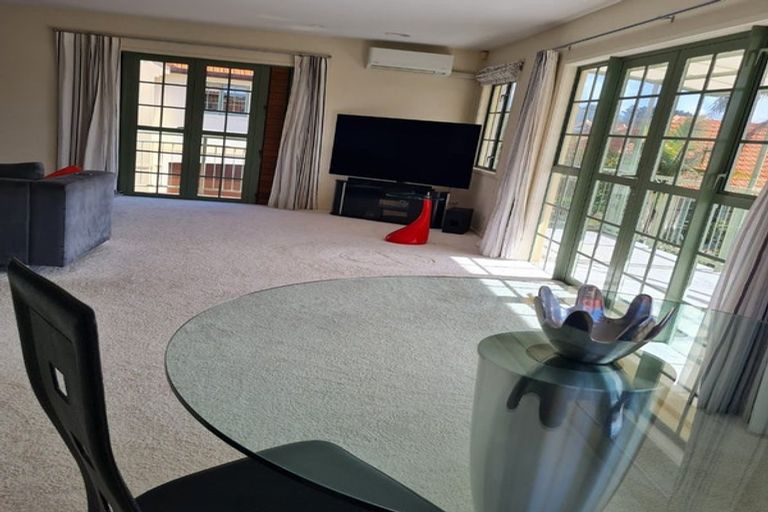 Photo of property in 24 Parkwood Crescent, Gulf Harbour, Whangaparaoa, 0930