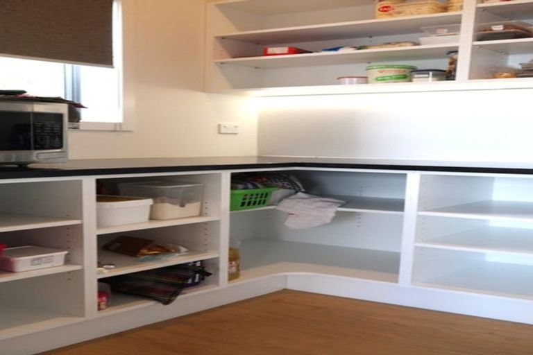 Photo of property in 11 Cromwell Point, Newlands, Wellington, 6037