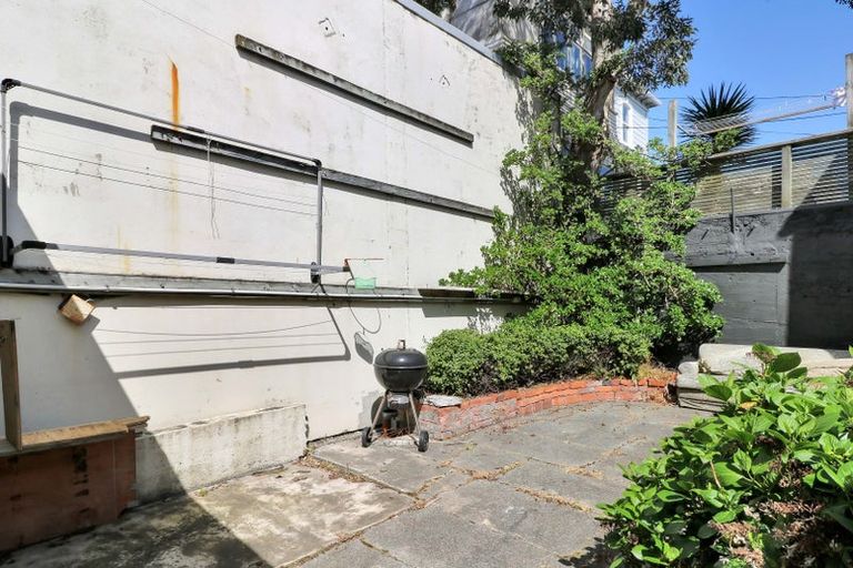 Photo of property in 14 Elizabeth Street, Mount Victoria, Wellington, 6011