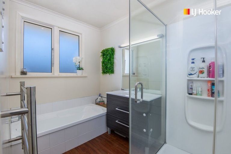 Photo of property in 16 Clyde Street, Kinmont Park, Mosgiel, 9024