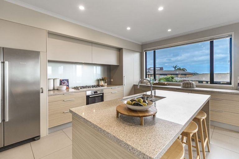 Photo of property in 2 Ashburn Close, Orewa, 0931