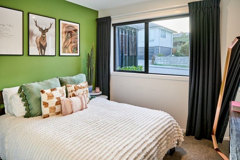 Photo of property in 9 Cromwell Point, Newlands, Wellington, 6037