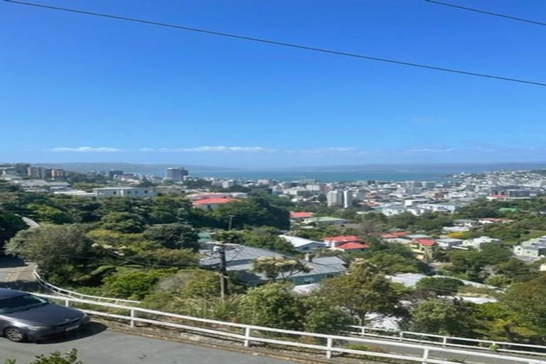 Photo of property in 60 Mortimer Terrace, Brooklyn, Wellington, 6021