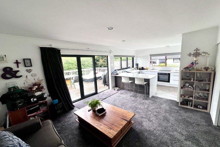 Photo of property in 6 Amorino Drive, Red Beach, 0932