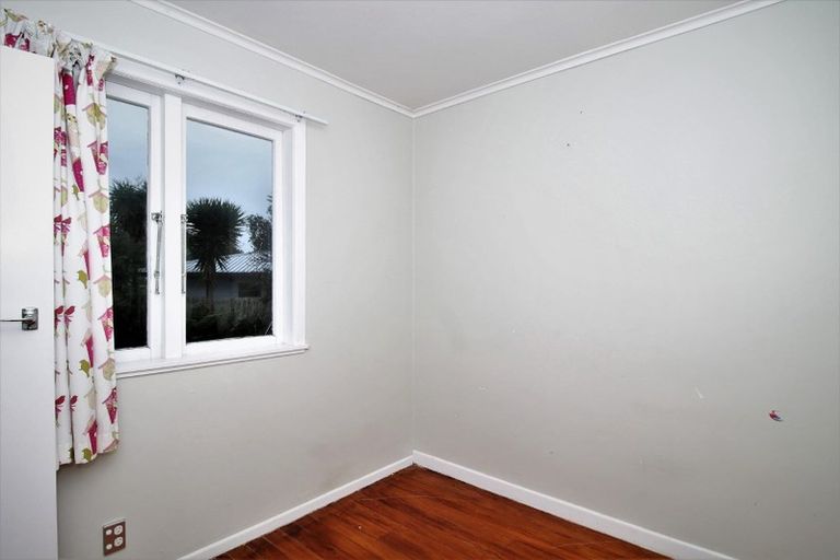 Photo of property in 1/1 Wattle Road, Sunnyvale, Auckland, 0612