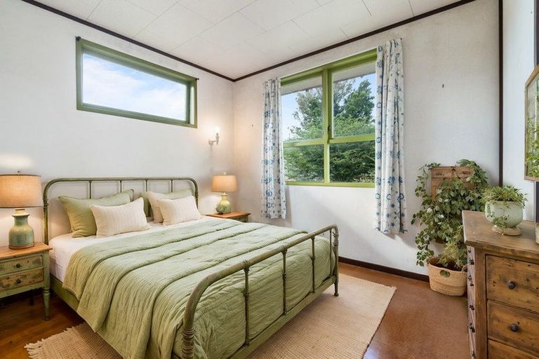 Photo of property in 13 Ennis Avenue, Pakuranga Heights, Auckland, 2010