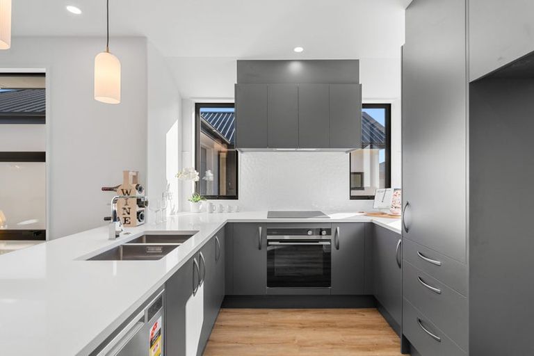 Photo of property in 3/84 Mcmahon Drive, Aidanfield, Christchurch, 8025