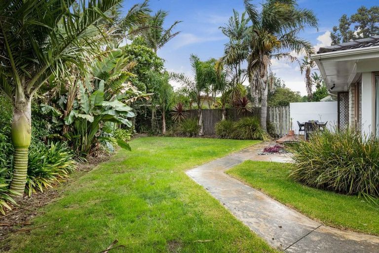 Photo of property in 1/18 Montmere Avenue, Te Atatu Peninsula, Auckland, 0610