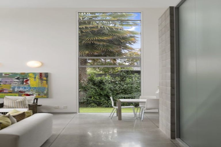 Photo of property in 60 Aikmans Road, Merivale, Christchurch, 8014