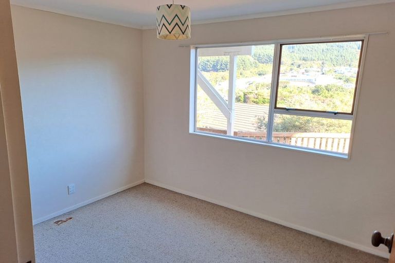 Photo of property in 84 Taylor Terrace, Tawa, Wellington, 5028