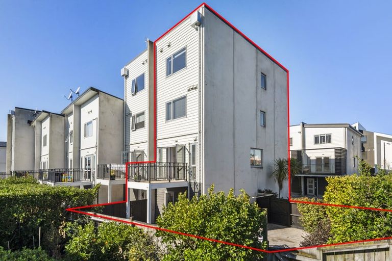 Photo of property in 74 Niu Lane, Te Atatu South, Auckland, 0610